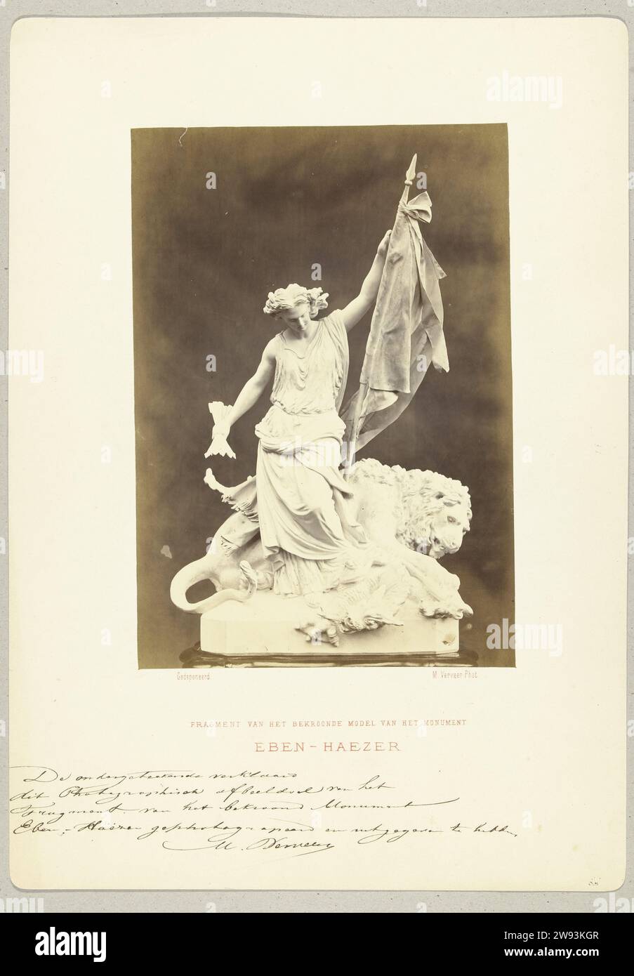 Estratto del disegno per il Monumento Nazionale, Maurits Verveer, 1864 Fotografia frammento del design premiato per il Monumento Nazionale 1813-1863 [motto Eben-Haezer] a l'Aia, di J.pH. Koelman e W.C. Van der Waeyen Pietersen il giornale dell'Aia. supporto fotografico. pezzo di scultura stampato con albumi di cartone, riproduzione di un pezzo di scultura. monumento, statua dell'Aia Foto Stock