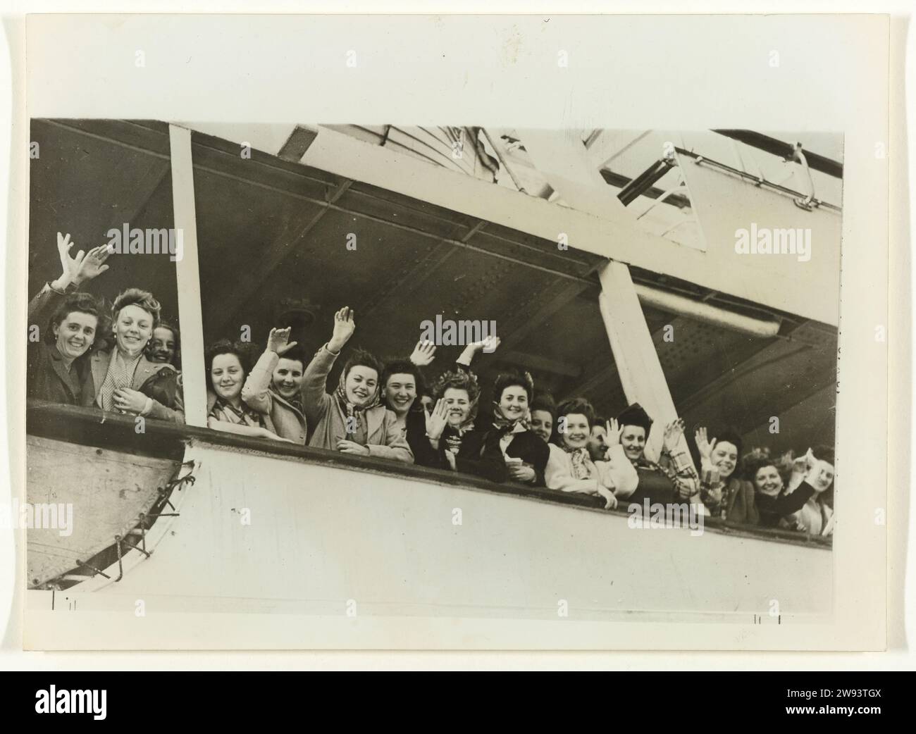 Le spose olandesi, 1946 fotografano donne olandesi e belghe in viaggio verso il Canada per sposare un soldato canadese, a bordo della SS Lady Rodney. Supporto fotografico Southampton Southampton Foto Stock
