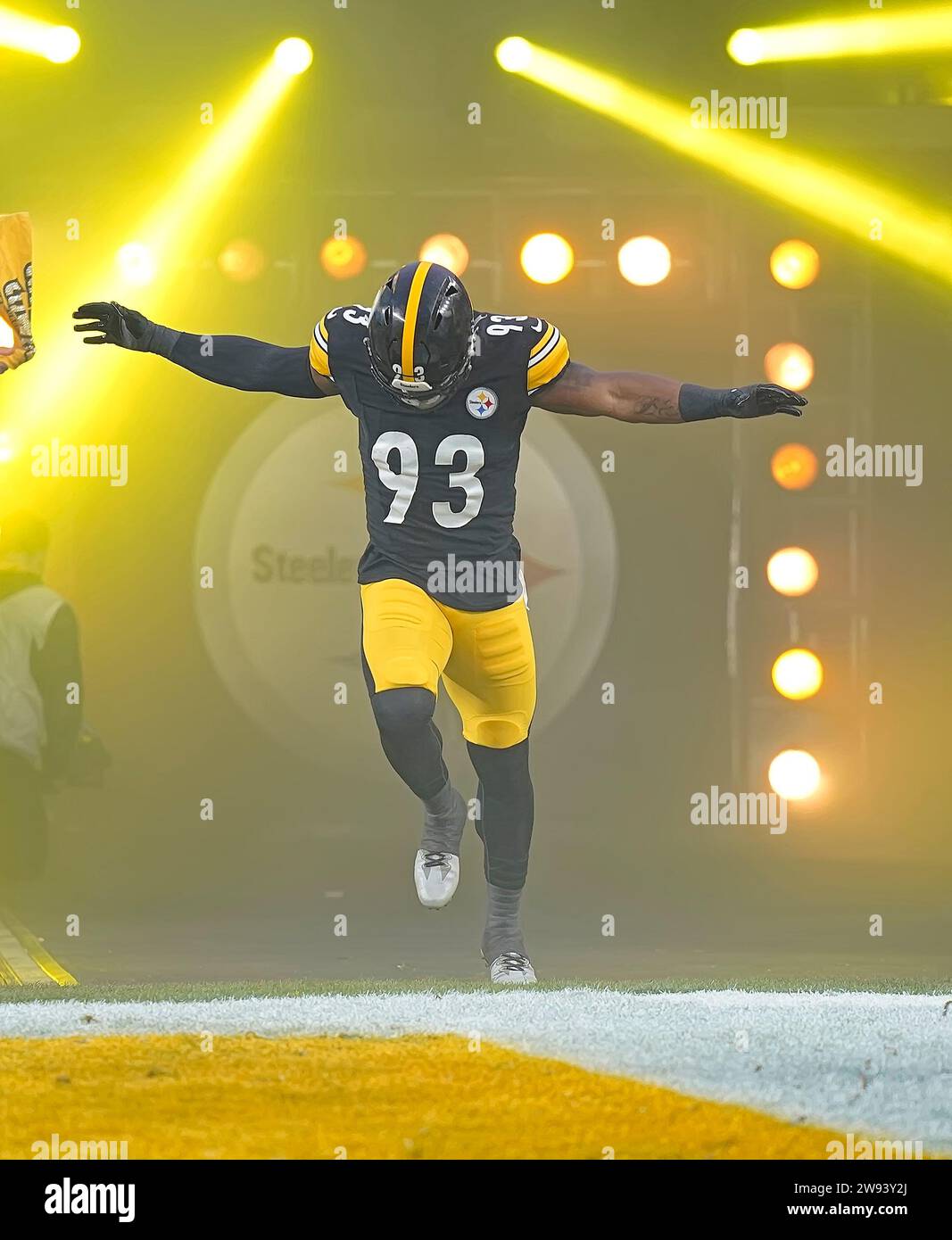 Pittsburgh, Pennsylvania, USA. 23 dicembre 2023. 23 dicembre 2023: Mark Robinson #93 durante la partita tra Pittsburgh Steelers e Cincinnati Bengals a Pittsburgh, Pennsylvania, all'Acrisure Stadium. Brook Ward/AMG (immagine di credito: © AMG/AMG via ZUMA Press Wire) SOLO USO EDITORIALE! Non per USO commerciale! Foto Stock