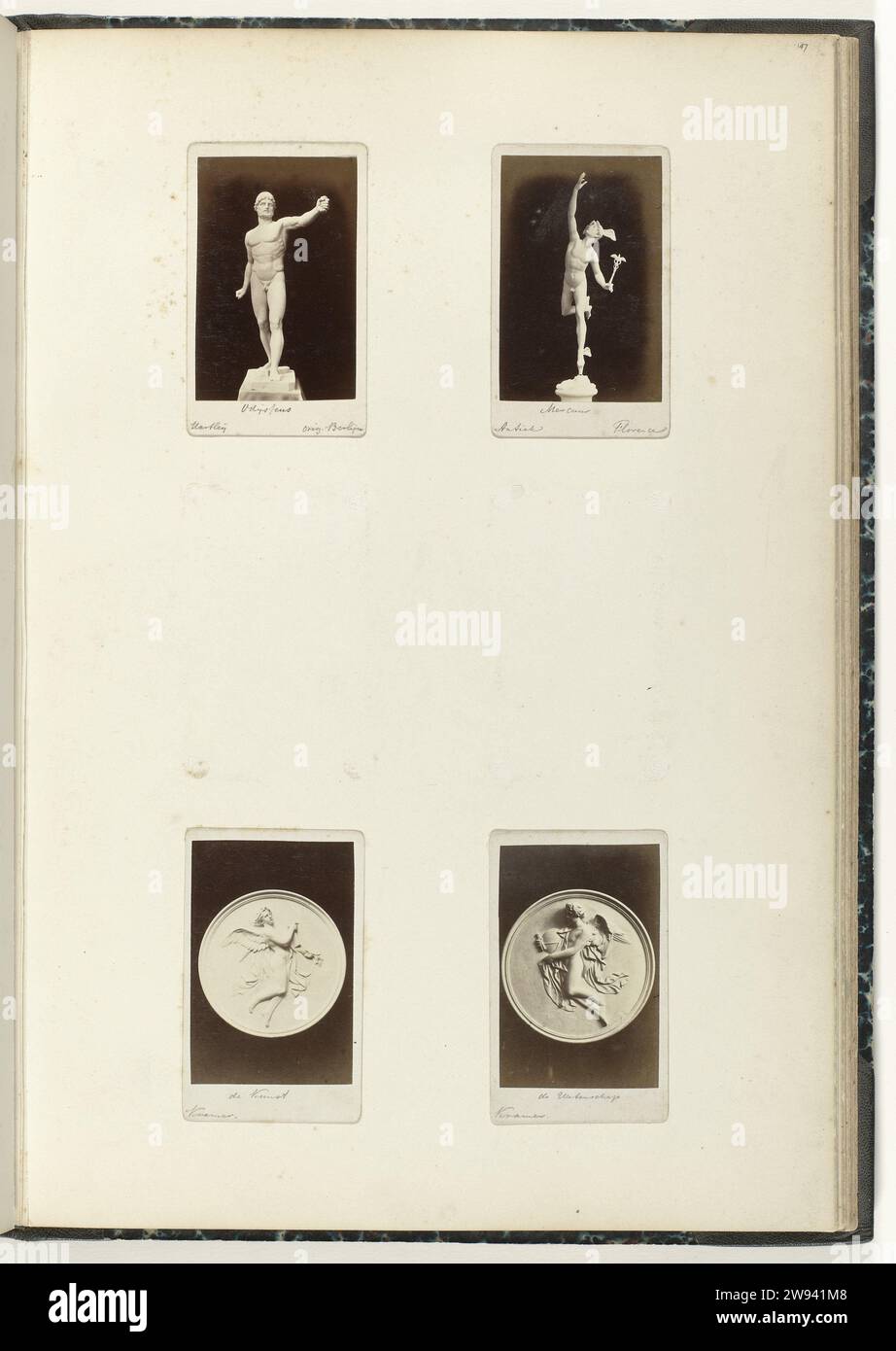 Quattro cartes-de-visiting con immagini e medaglioni, c. 1866 - c. 1900 Fotografia. Visita la scheda due immagini di Odisseo e mercurio su piedistalli e due medaglioni con arte e scienza. Nella parte inferiore del Cartes-de Vision è scritto con la matita ciò che è raffigurato; sotto la foto in alto a sinistra c'è il nome Hartleij, sotto le foto in fondo al nome Kramer. carta. stampa di albumi di cartone Foto Stock