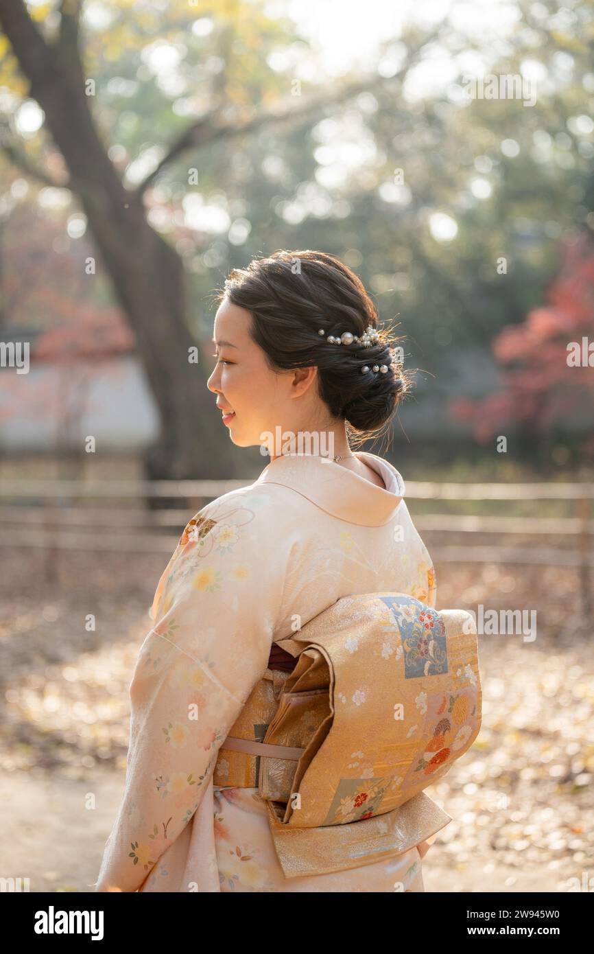 Fotografia con vista posteriore in Kimono femminile giapponese. Kyoto, Giappone. Foto Stock