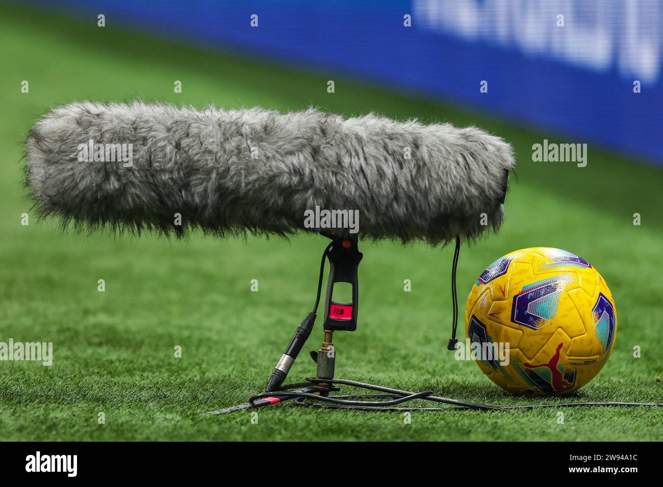 Milano, Italia. 23 dicembre 2023. Orbita Puma Official serie A Matchball durante la partita di serie A 2023/24 tra FC Internazionale e US Lecce allo Stadio Giuseppe Meazza. PUNTEGGIO FINALE : Inter 2 | 0 Lecce credito: SOPA Images Limited/Alamy Live News Foto Stock