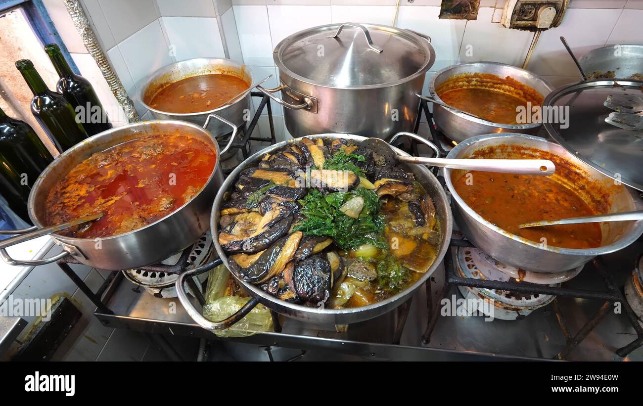 Leggendari cibi di Gerusalemme pronti da servire - cibi tradizionali israeliani Foto Stock