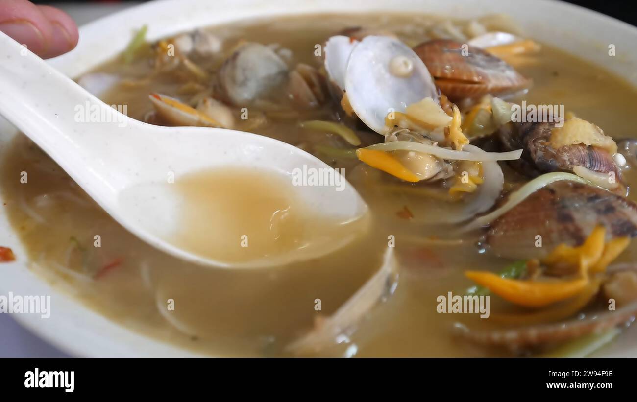 Stufato di cibo di mare in cibo di strada della Malesia - Kuala Lumpur Foto Stock