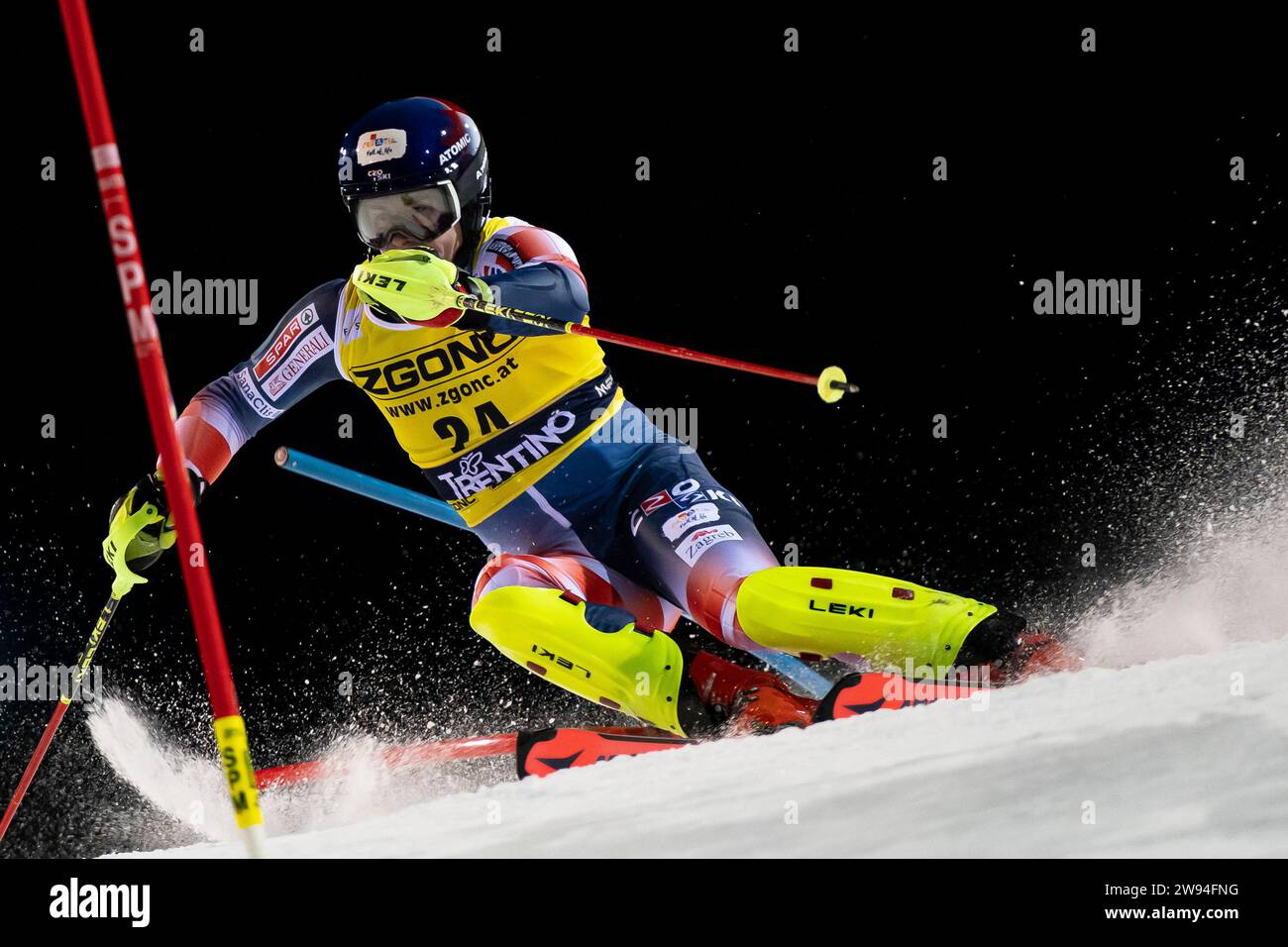 Madonna di Campiglio, Trento, 22 dicembre 2023: ZUBCIC Filip (Cro) gareggia nella Coppa del mondo di Sci Alpino 2023-24 maschile Foto Stock