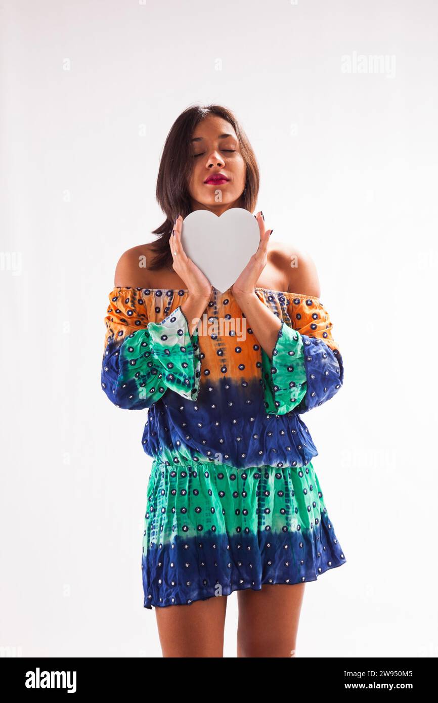 Donna che ha una forma di cuore Foto Stock