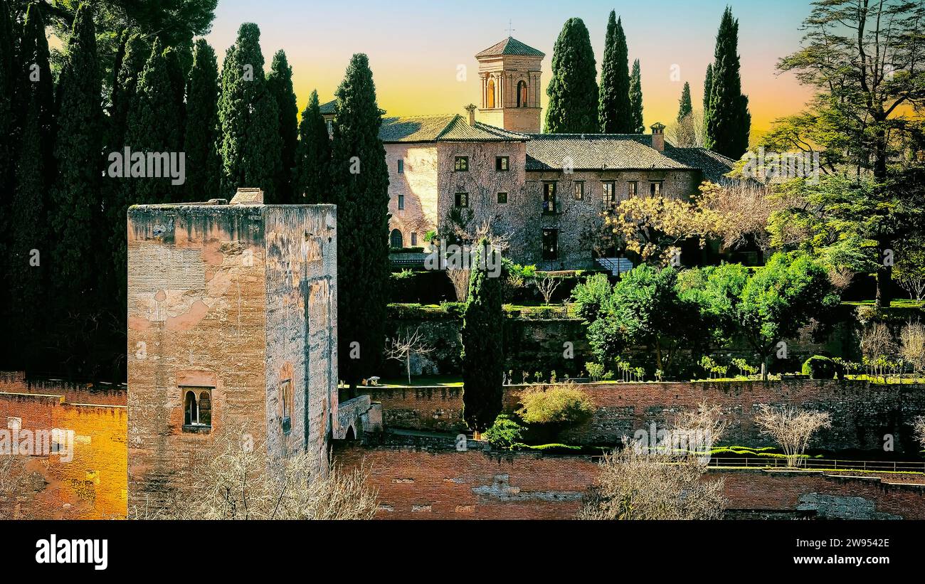 Intorno alle antiche mura fortificate dell'Alhambra, Granada, Spagna Foto Stock