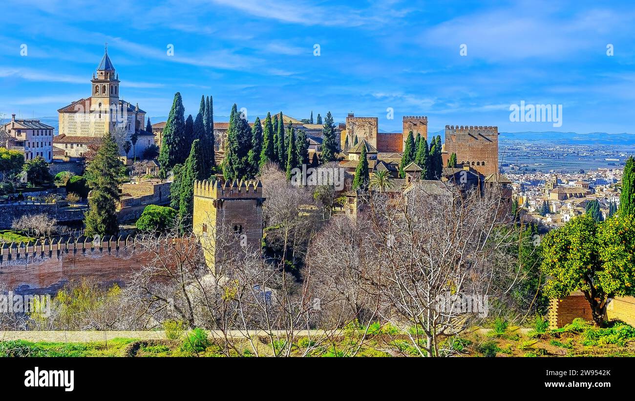 Edifici e mura fortificate dell'Alhambra, Granada, Spagna Foto Stock
