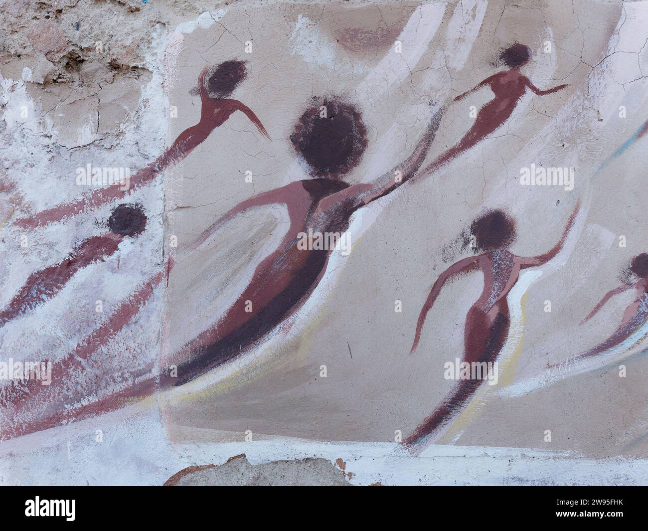 Primo piano di splendide opere d'arte delle Sirene sulle mura della città della Medina a Essaouira, Marocco. 23 dicembre 2023 Foto Stock