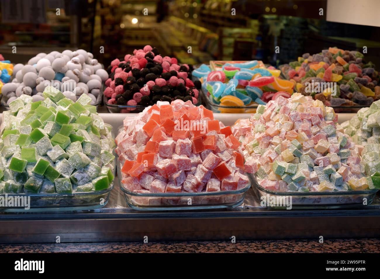 Mostra con diversi tipi di dolci turchi. Istanbul Foto Stock