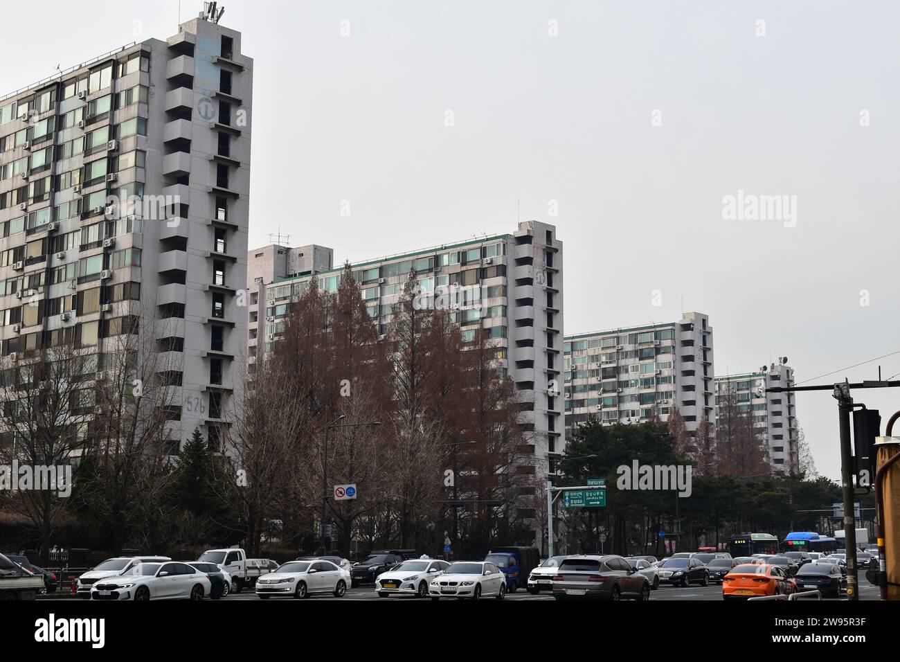Diversi edifici residenziali vicino al fiume Han nel quartiere di Songpa Foto Stock
