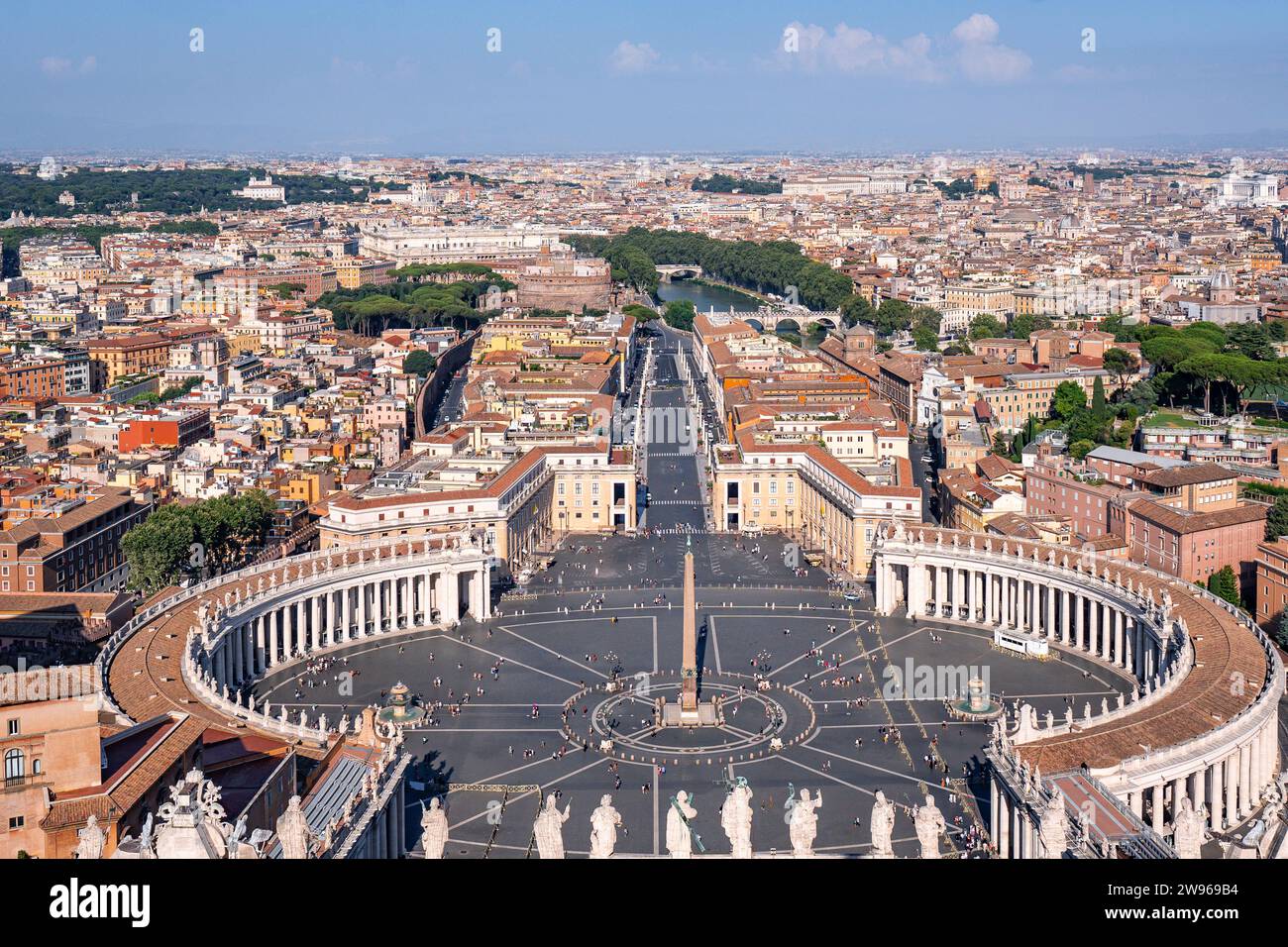 Vista aerea di Piazza San Pietro nella città del Vaticano in una giornata di sole Foto Stock