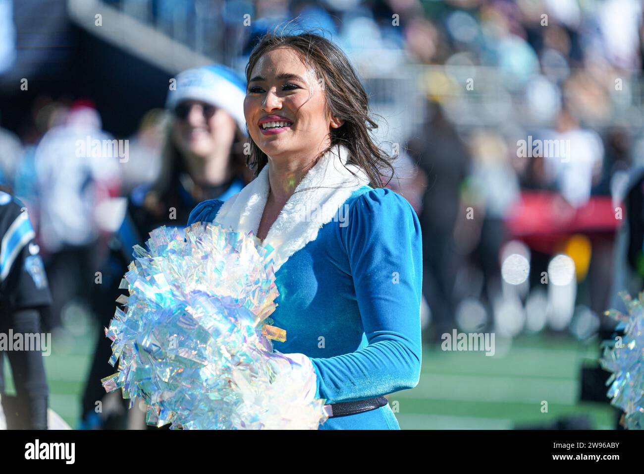 Charlotte, North Carolina, USA, 24 dicembre 2023, cheerleaders per i Carolina Panthers al Bank of America Stadium. (Foto Credit: Marty Jean-Louis/Alamy Live News Foto Stock