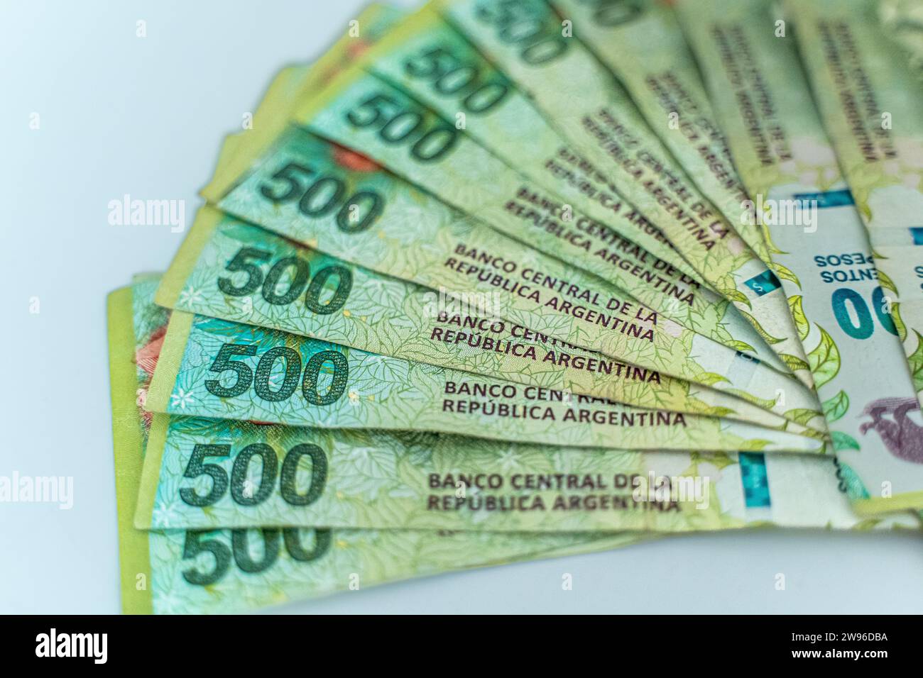 Vista ravvicinata delle banconote in peso argentino, valuta argentina, inflazione argentina Foto Stock