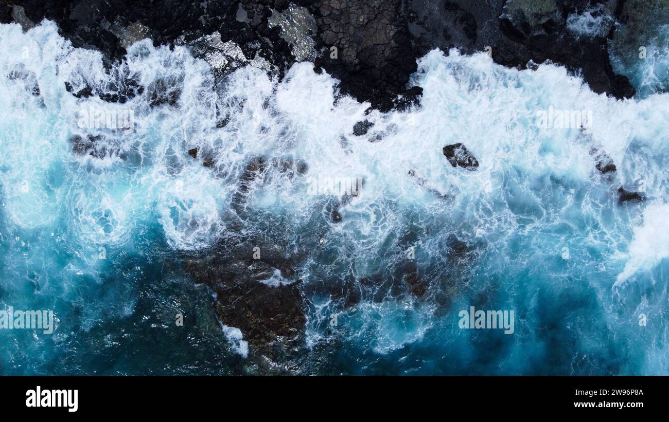 Vista dall'alto di Waves on a Beach Foto Stock
