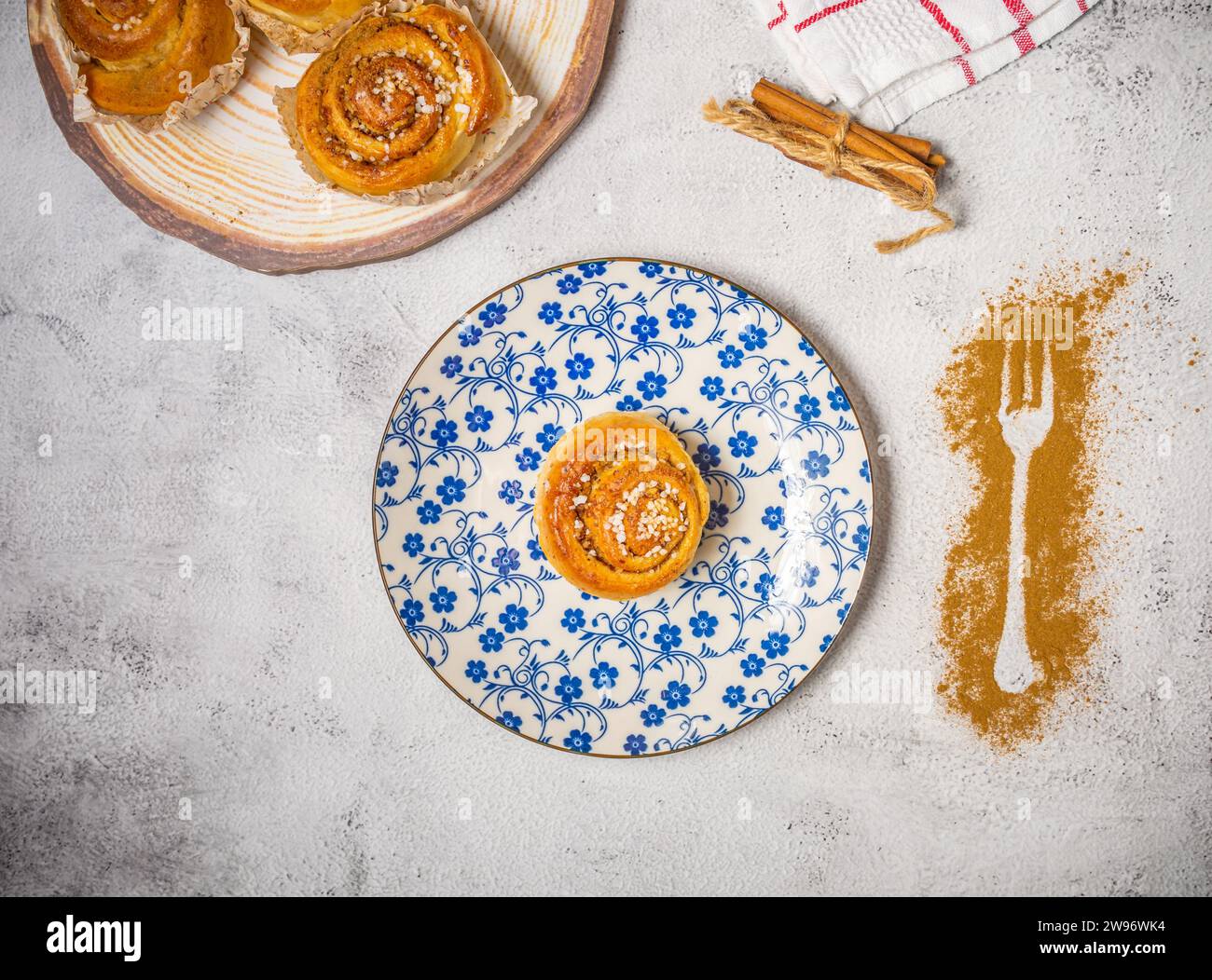 Panini alla cannella Kanelbulle, tradizionale dessert svedese Foto Stock