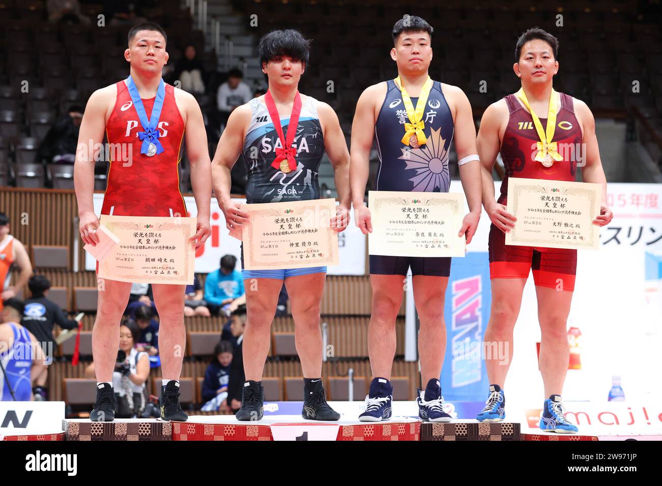 Yoyogi 2nd Gymnasium, Tokyo, Giappone. 22 dicembre 2023. (Da L a R) Takahiro Tsuruda, Yuri Nakazato, Yuta Nara, Masayuki amano, 22 DICEMBRE, 2023 - Wrestling : All Japan Wrestling Championship Men's 97kg Greco-Roman Award Ceremony a Yoyogi 2nd Gymnasium, Tokyo, Giappone. Crediti: YUTAKA/AFLO SPORT/Alamy Live News Foto Stock