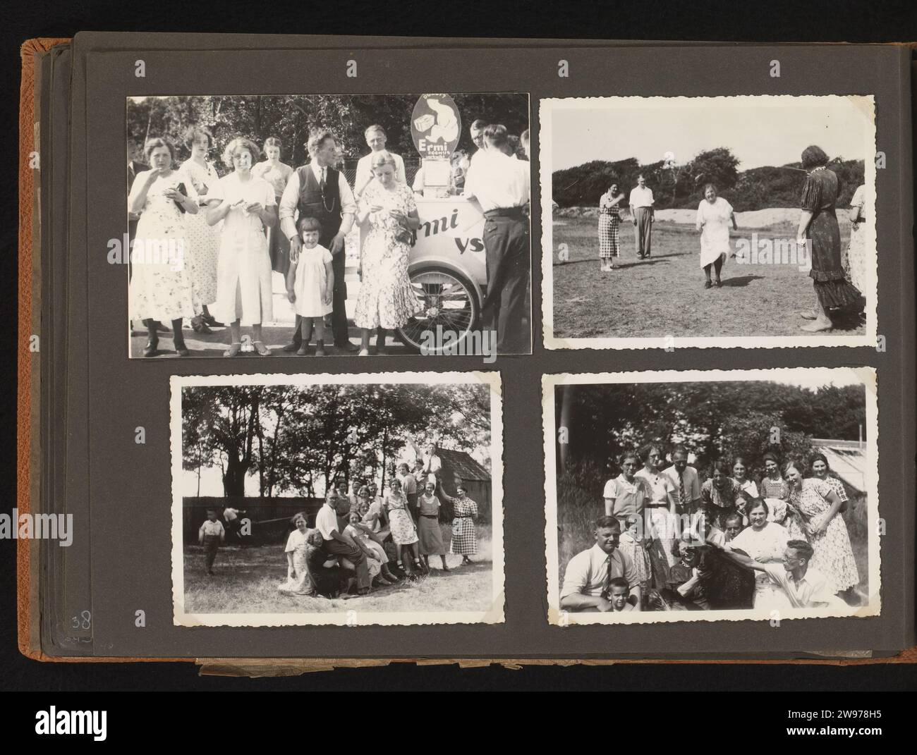 Esperanto Meetings, Anonymous, 1935 Fotografia album rivista con quattro foto di gruppi di persone in diversi incontri, probabilmente dall'Associazione Esperanto, 1935. Parte dell'album esperanto dal 1933 al 1936 circa. Carta dei Paesi Bassi. Supporto fotografico stampa in argento gelatina esperanto. attività ricreative all'aperto. persone storiche anonime ritratte in un gruppo, in un ritratto di gruppo Foto Stock