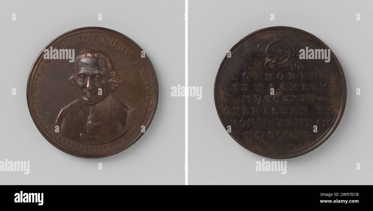 Morte di Jan Nieuwenhuyzen a Monnikendam, fondatore della società "Society Tot Nut van 't General", Adriaan Bemme, 1806 morte di Jan Nieuwenhuyzen nel 1806 a Monnikendam, fondatore della società "Society Tot Nut van' t General". Medaglia di bronzo. Parte anteriore: Cambio uomo seno. Rovescio: Iscrizione sotto la palma incrociata e il ramo d'ulivo con la farfalla sopra di essa all'interno di Slangerond Rotterdam bronzo (metallo) che colpisce (lavorazione dei metalli) Monnickendam Foto Stock