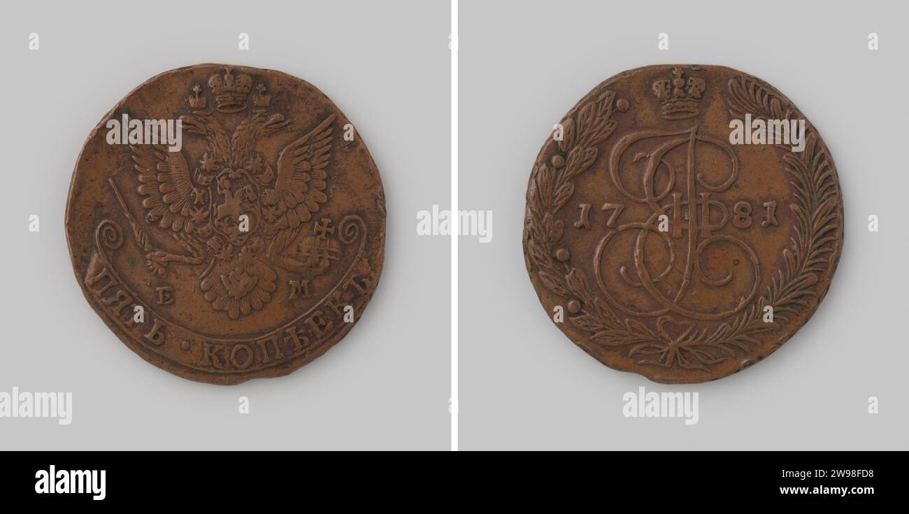 5 copie dalla Russia di Tsarina Catherina II, 1781 , 1781 Coin Copper Mint. Fronte: Aquila coronata a doppia testa con ali sparse, con l'ordine del cavaliere appeso al petto e con nelle gambe scettro e bulbo con croce. Una corona sopra l'aquila. A sinistra e a destra sotto la coda le lettere e m [= Ekaterinburg]. Nella parte inferiore dell'indicazione del valore di bordatura. Inverso: Entro due rami legati tra l'anno monogramma incoronato della zarina. Bordo del cavo. rame (metallo) a percussione (lavorazione dei metalli) Foto Stock