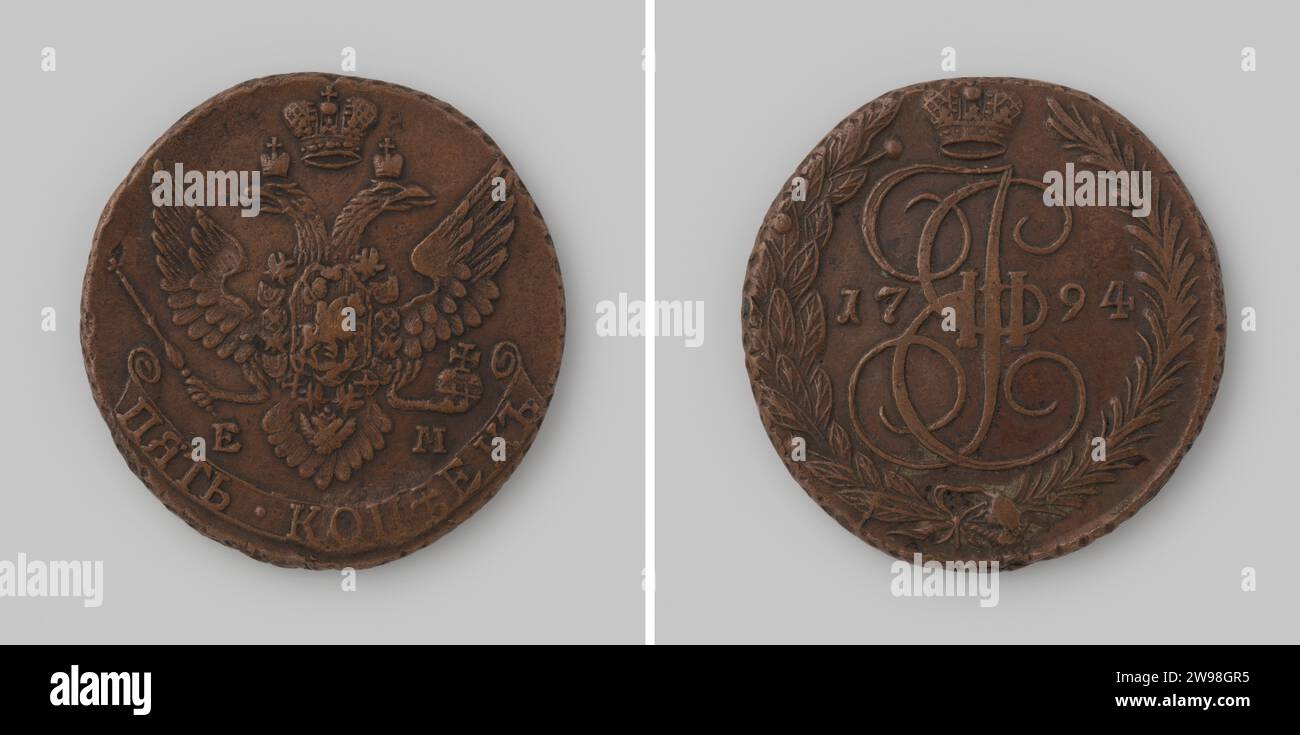 5 copie dalla Russia di Tsarina Catherina II, 1794 , 1794 Coin Copper Mint. Fronte: Aquila coronata a doppia testa con ali sparse, con l'ordine del cavaliere appeso al petto e con nelle gambe scettro e bulbo con croce. Una corona sopra l'aquila. A sinistra e a destra sotto la coda le lettere e m [= Ekaterinburg]. Nella parte inferiore dell'indicazione del valore di bordatura. Inverso: Entro due rami legati tra l'anno monogramma incoronato della zarina. Bordo del cavo. rame (metallo) a percussione (lavorazione dei metalli) Foto Stock