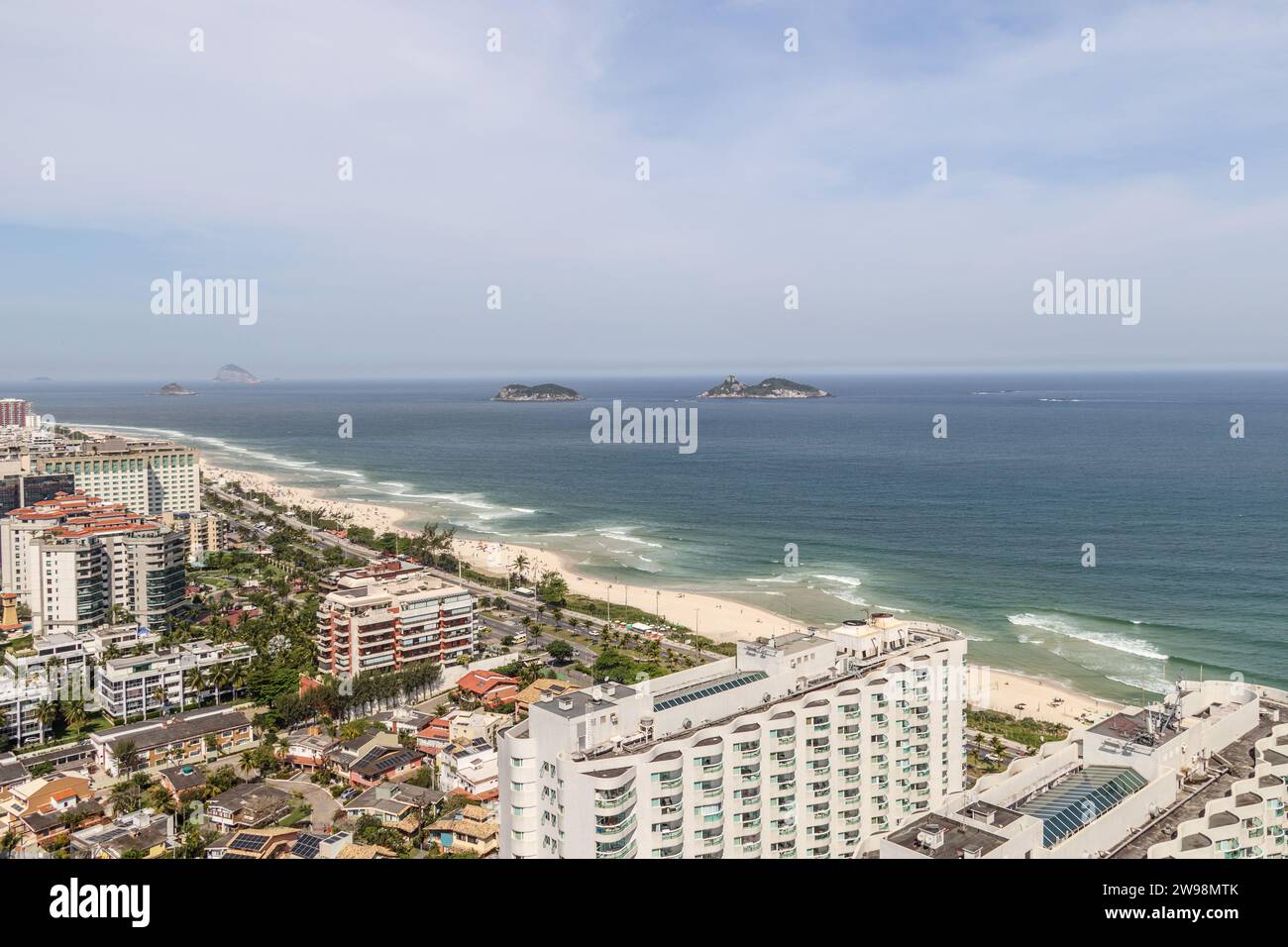 Vista della spiaggia di barra da Tijuca a Rio de Janeiro, Brasile. Foto Stock