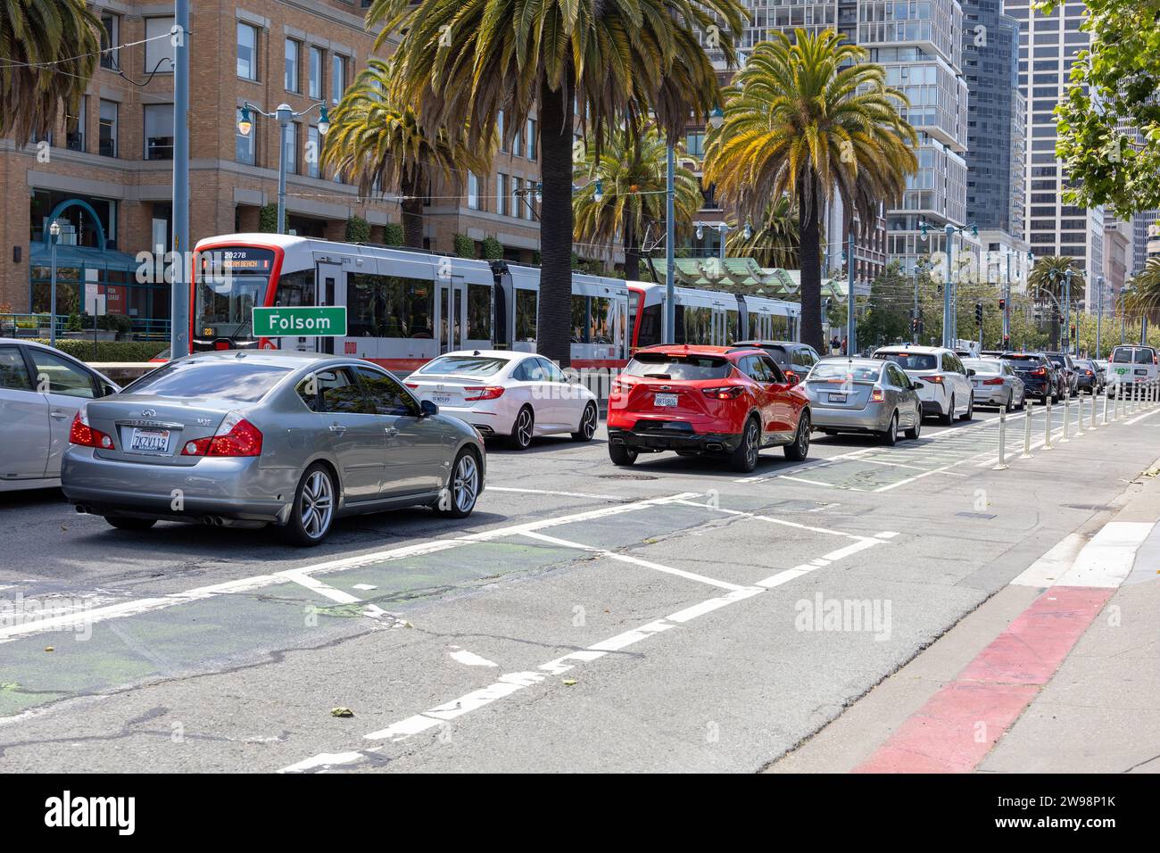 San Fransisco Modern tram Rapid Transit Light Rail System The Embarcadero, San Francisco, 24 giugno 2023 Foto Stock