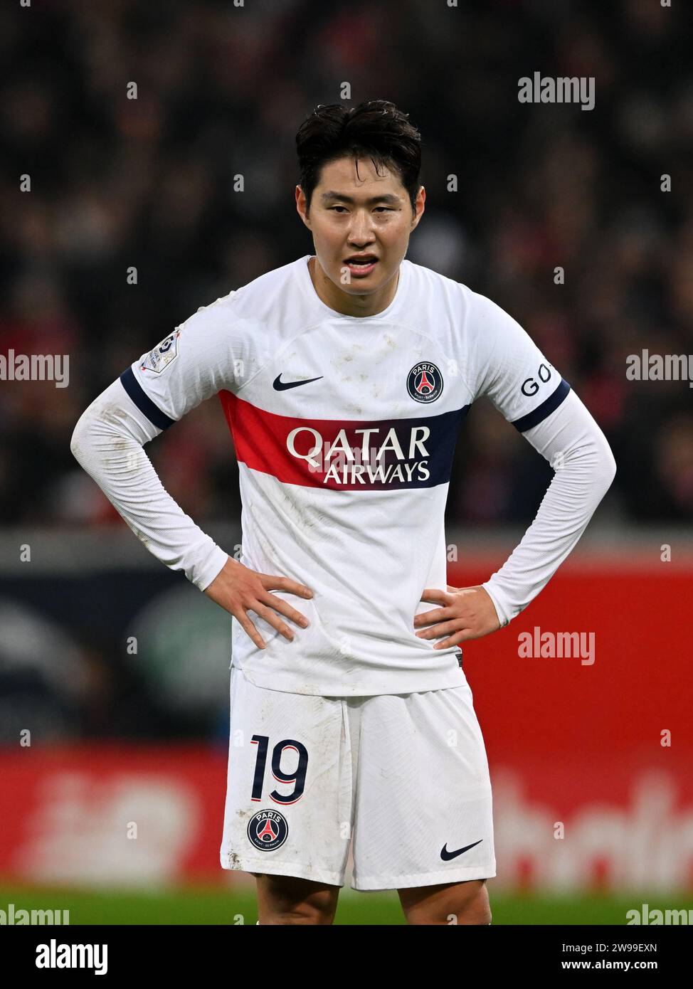 LILLE - Lee Kang-in del Paris Saint-Germain durante la partita di Ligue 1 francese tra Lille OSC e Paris Saint-Germain al Pierre-Mauroy Stadium il 17 dicembre 2023 a Lille, in Francia. ANP | Hollandse Hoogte | Gerrit van Keulen Foto Stock