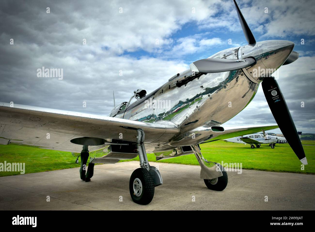 Supermarine Spitfire Mk.IX The Silver Spitfire G-IRTY MJ271 primo piano all'aeroporto di Dundee, Scozia, Regno Unito Foto Stock