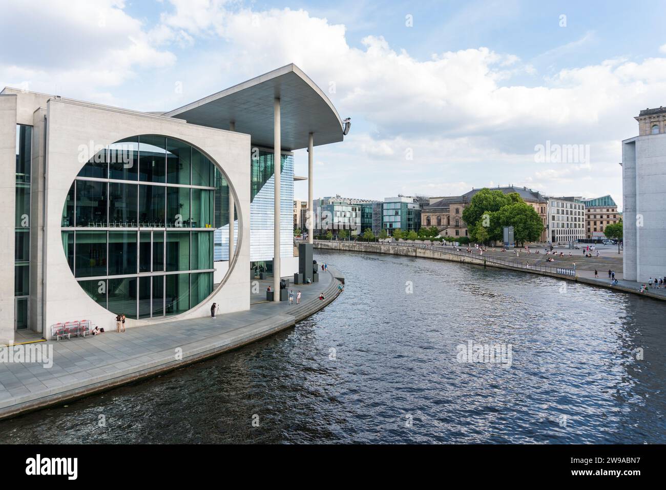 Berlino, Germania-9 agosto 2022: Veduta della Biblioteca del Bundestag tedesco durante una giornata nuvolosa Foto Stock