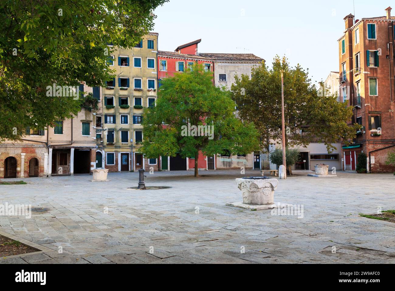 VENEZIA, ITALIA - 9 SETTEMBRE 2018: Questa è la piazza centrale dell'ex ghetto ebraico - Ghetto nuove. Foto Stock