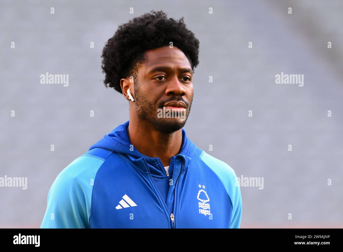 Ola Aina del Nottingham Forest durante la partita di Premier League tra Newcastle United e Nottingham Forest a St. James's Park, Newcastle martedì 26 dicembre 2023. (Foto: Jon Hobley | mi News) crediti: MI News & Sport /Alamy Live News Foto Stock