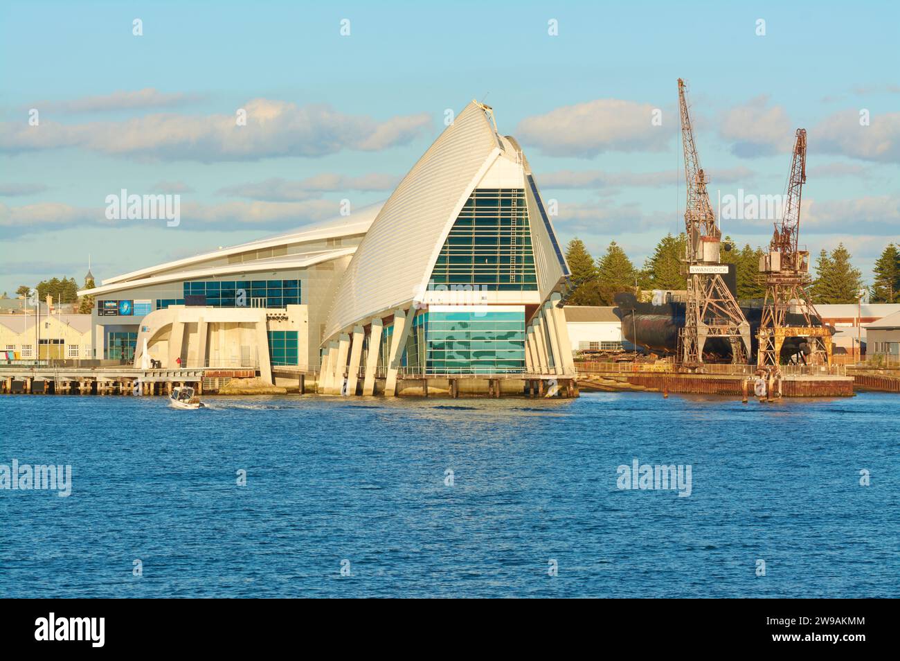 Il museo marittimo di Fremantle nel porto di Fremantle e le gru marittime storiche, Fremantle, Perth, Australia Occidentale. Foto Stock