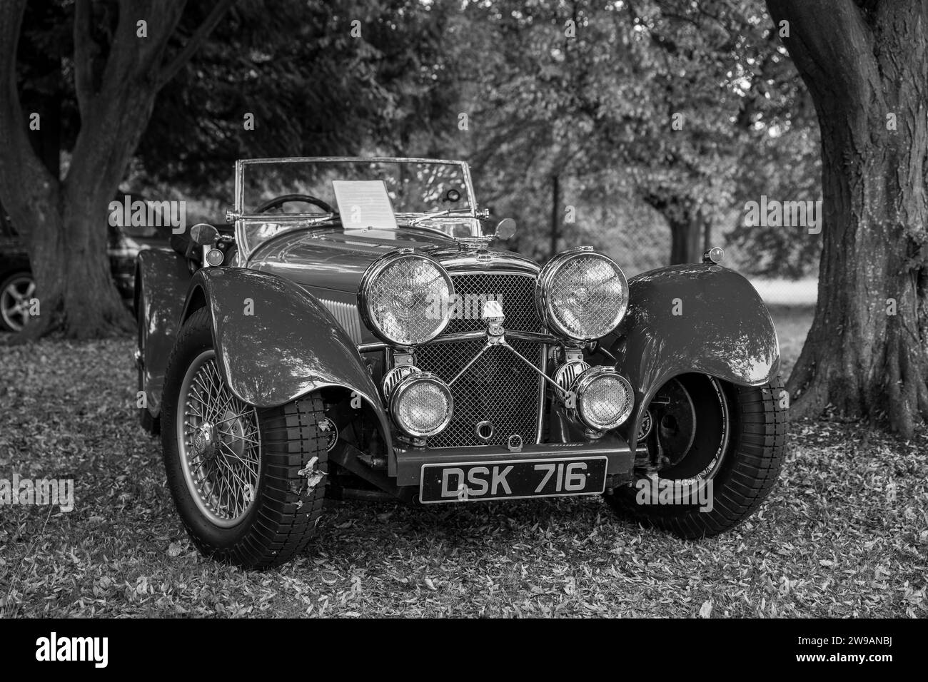 2013 jaguar Suffolk SS100, in mostra al Bicester Heritage Scramble l'8 ottobre 2023. Foto Stock