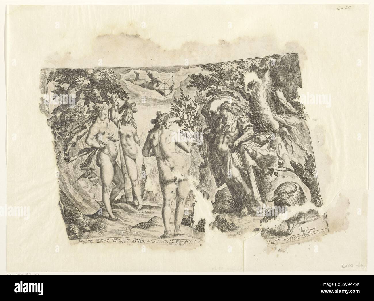 Giudizio di Parigi, Zacharias Dolendo (attribuito a), 1580 - 1596 stampa in un paesaggio forestale, Pallas, Giunone e Venere si oppongono a Parigi con lo staff del pastore e un ariete accanto a lui. Sopra di loro, Amor galleggia con un arco e un arco a Parigi. Mercurio è nascosto in un albero a destra. Nel margine inferiore un testo latino a quattro righe. Ricostruito da due frammenti. Carta di Amsterdam incisione il giudizio di Parigi (mercurio presente) Foto Stock