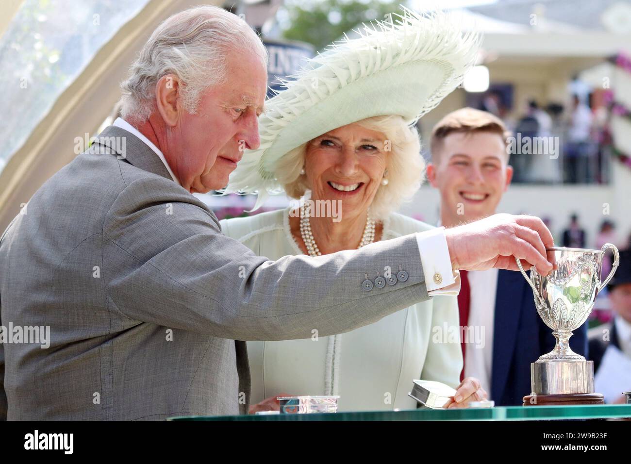 22.06.2023, Ascot, Windsor, GBR - Koenig Charles III und Seine Frau Camilla. Ascot, aussen, Aussenaufnahme, britisch, Camilla, Camilla Parker Bowles, Inghilterra, englisch, Europa, europaeisch, Grossbritannien, HM re Carlo III, HM la regina, re Carlo il terzo, Koenig, Koenig Charles, Koenigin Camilla, Koenigshaus, Persoenlichkeit, Ritratto, Ritratto, QF, Querformat, Royal Ascot, Royals, Vereinigtes Koenigreich, Vereinigtes Koenigreich Grossbritannien, Westeuropa, Windsor 230622D095ROYAL ASCOT.JPG *** 22 06 2023, Ascot, Windsor, GBR Re Carlo III e sua moglie Camilla Ascot, esterno, ex Foto Stock