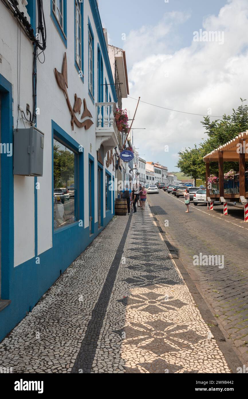 Strada con Peter's Cafe Sport, Horta, Faial Island, Azzorre Foto Stock