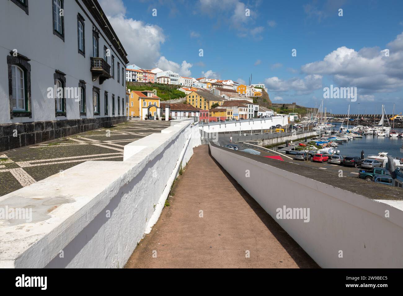 Vista pittoresca del porto, di Angra do Heroismo e delle isole Azzorre Foto Stock