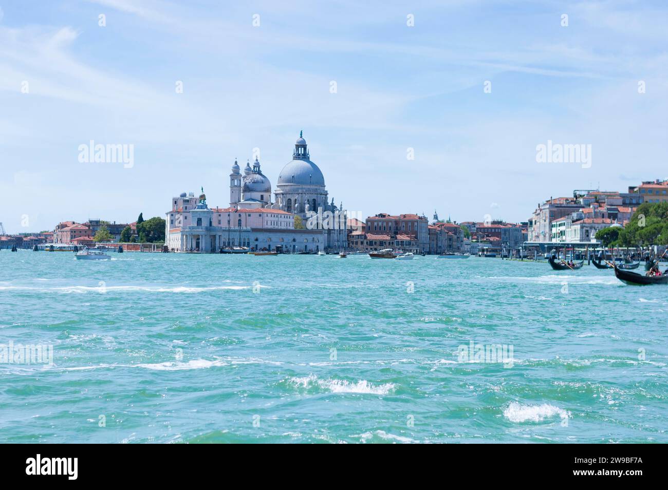 Vista su santa maria della salute. Italia, Venezia. Concetto di viaggio, turismo e tempo libero. Supporti misti Foto Stock