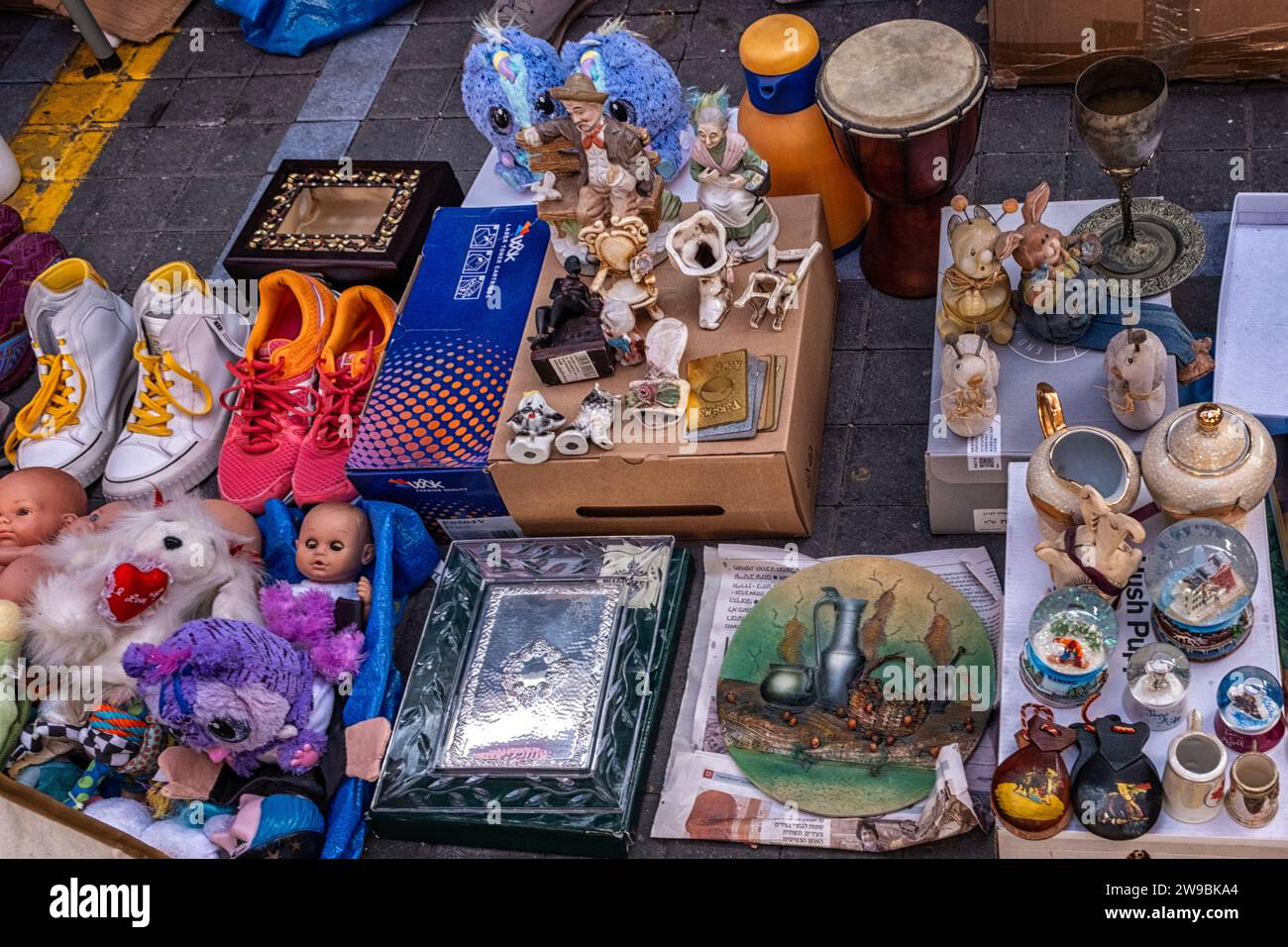 Tel Aviv Yafo, Israele - 22 dicembre 2023: Mercato delle pulci nella vecchia Yafo. Foto Stock