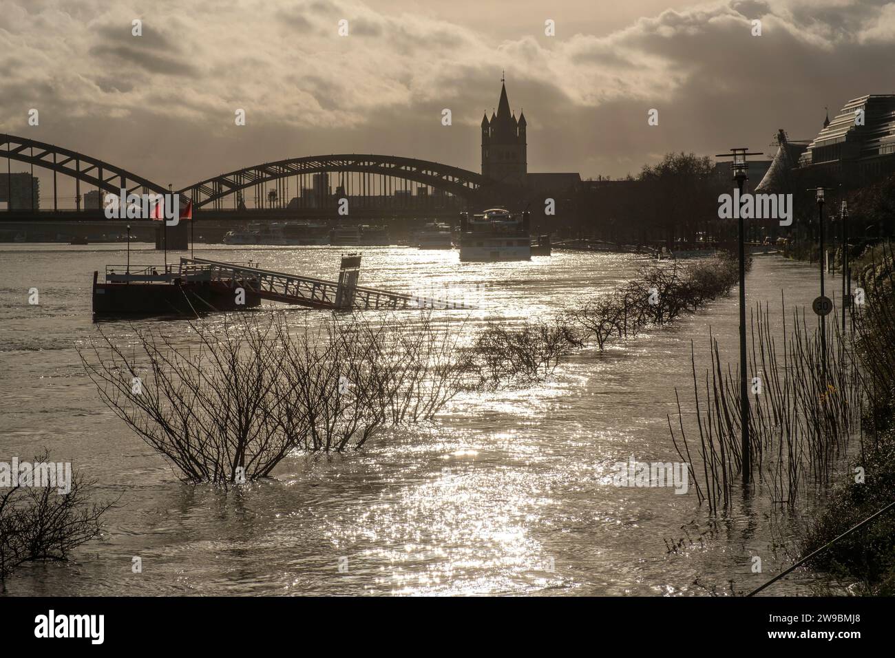 Inondazioni sul Reno nel centro di Colonia Foto Stock