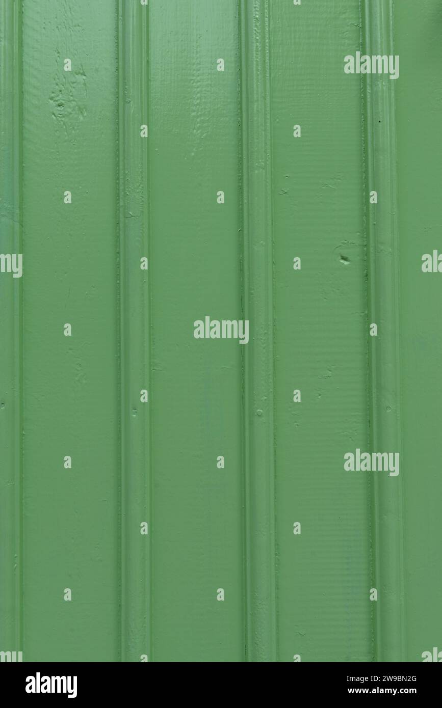 Tavole dipinte di verde di una facciata in legno di una tipica casa in legno svedese, Fiskebäckskil, Orust, Svezia Foto Stock