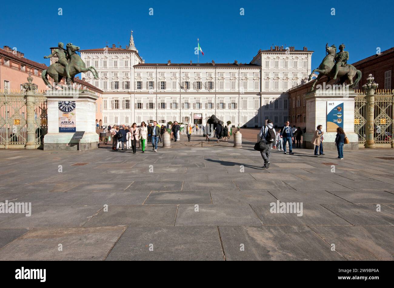 Palazzo reale (Musei reali) visto da Piazza del Castello, Torino, Piemonte, Italia Foto Stock