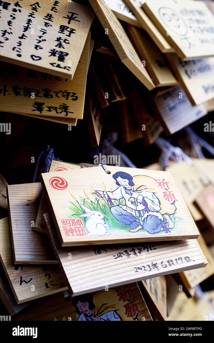 sogni personali su una tavola dentro un santuario Foto Stock