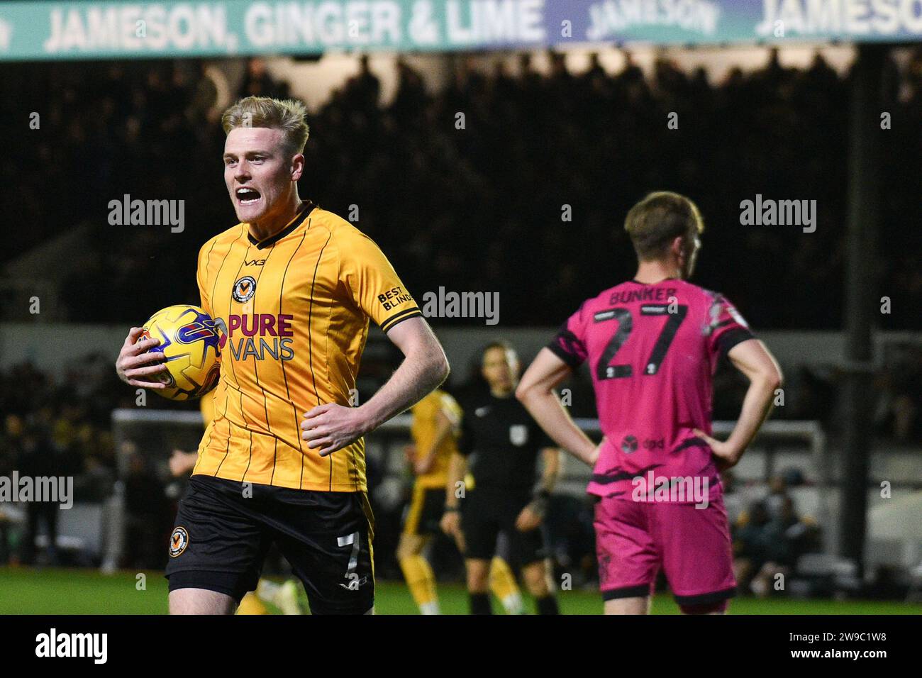 Newport, Regno Unito. 26 dicembre 2023. Will Evans di Newport County festeggia dopo aver segnato il secondo gol della sua squadra. EFL football League Two match, Newport County contro Forest Green Rovers alla Rodney Parade a Newport, Galles, il giorno di Santo Stefano, martedì 26 dicembre 2023. Questa immagine può essere utilizzata solo per scopi editoriali. Solo editoriale, foto di Credit: Andrew Orchard Sports Photography/Alamy Live News Foto Stock