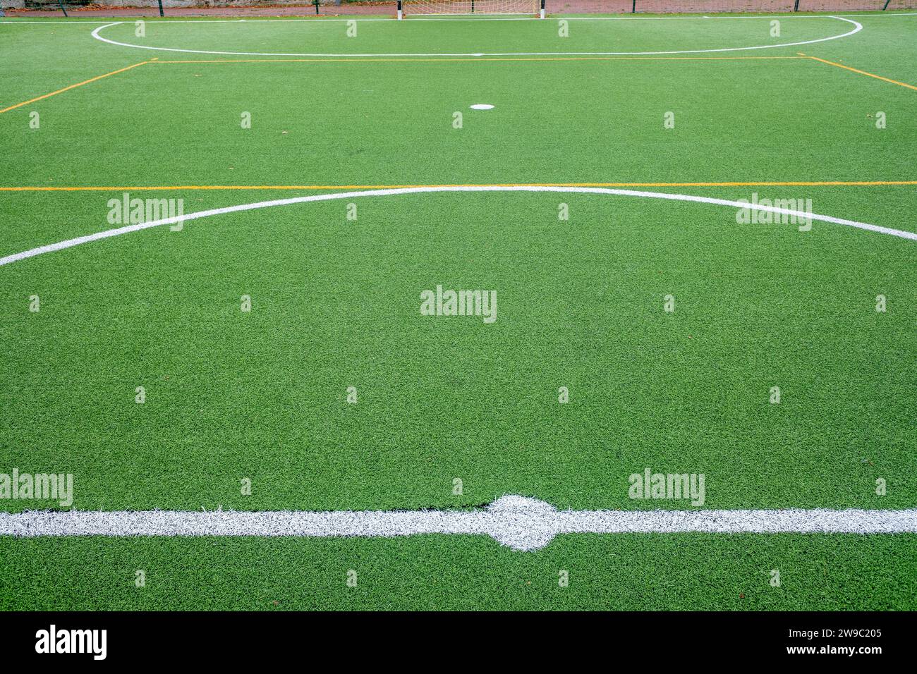 dettaglio della superficie di un campo da calcio in erba artificiale Foto Stock