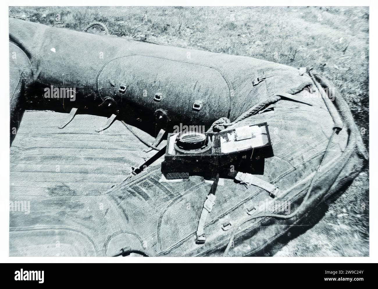Montaggio della bussola per aerei P8 per una barca d'assalto in gomma Foto Stock