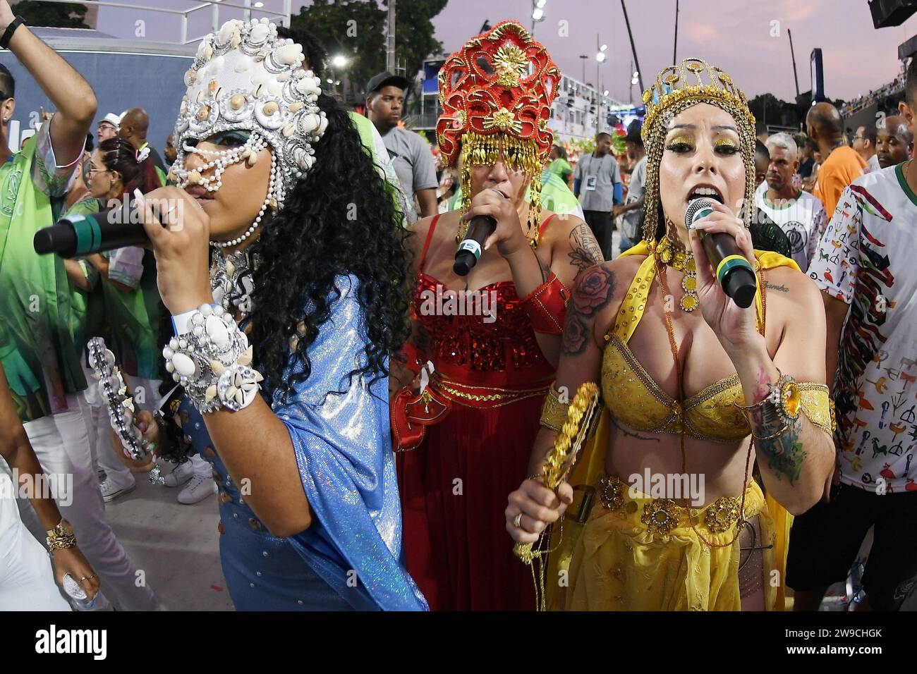 Rio de Janeiro, Brasile, 19 febbraio 2023. Sfilata delle scuole di samba della serie Gold, durante il carnevale nella città di Rio de Janeiro. Foto Stock