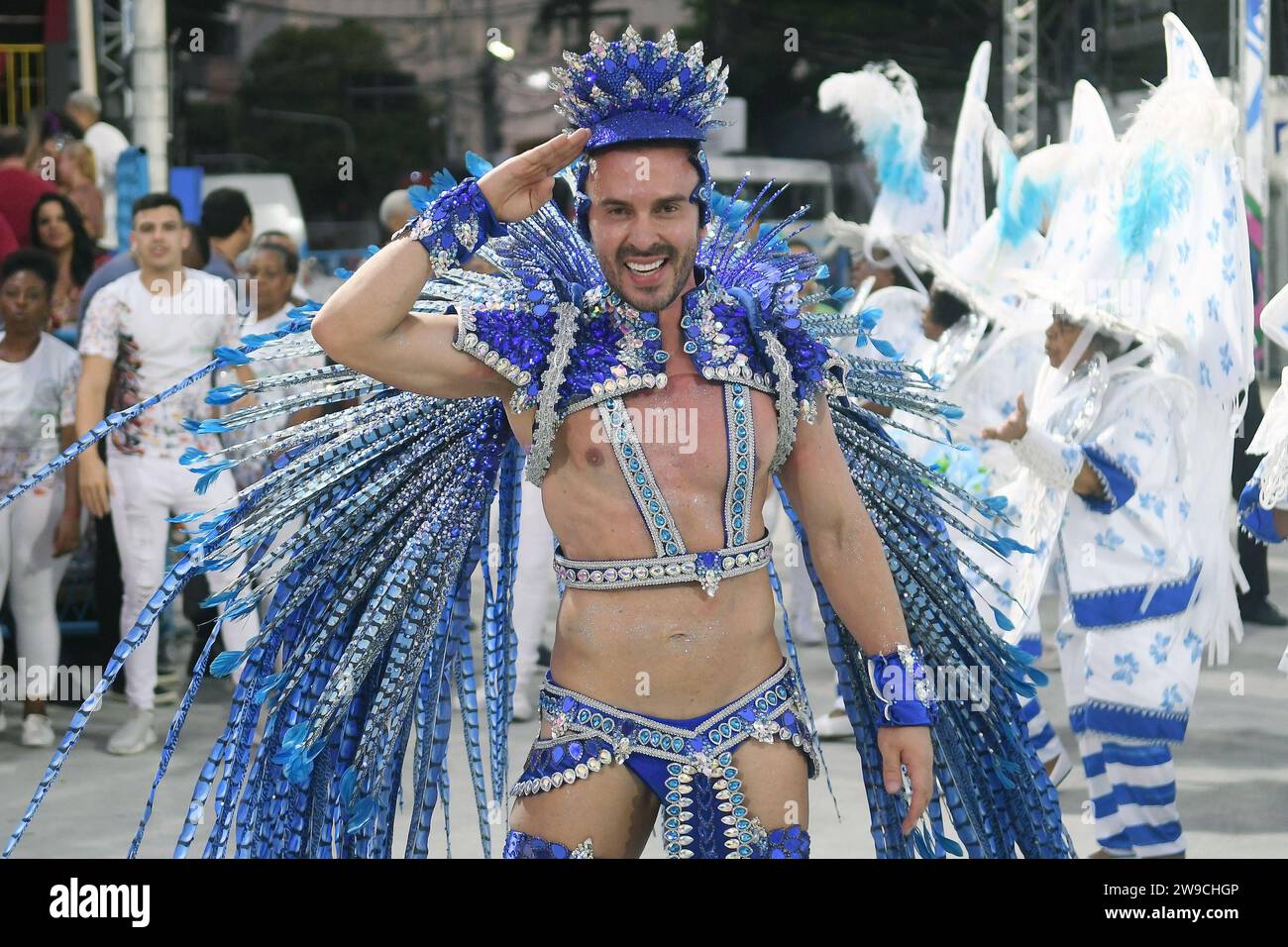 Rio de Janeiro, Brasile, 19 febbraio 2023. Sfilata delle scuole di samba della serie Gold, durante il carnevale nella città di Rio de Janeiro. Foto Stock