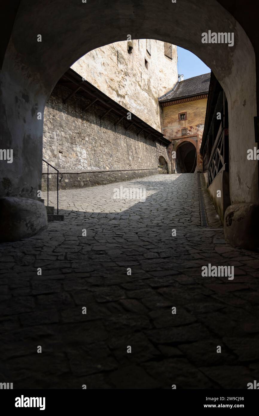 Vista del castello di Orava (in slovacco: Oravský hrad); molte scene del film del 1922 Nosferatu sono state girate qui. Foto Stock